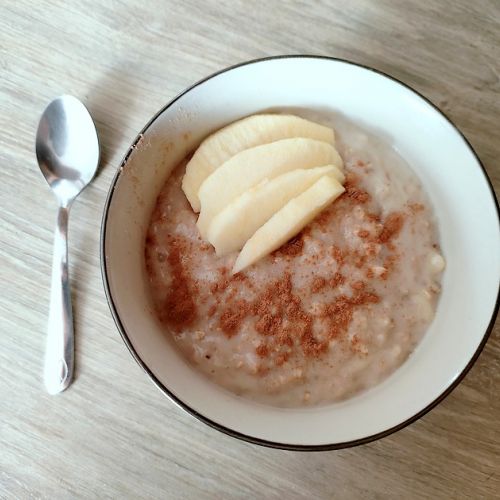 Der Apfel-Zimt-Porridge: ein veganes Rezept.