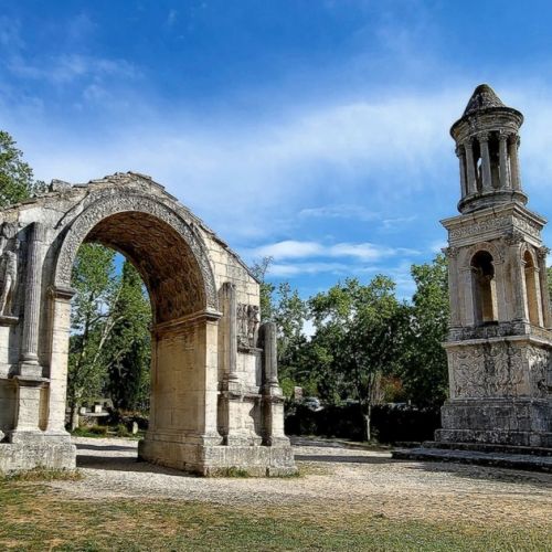 Saint-Rémy-de-Provence: ein authentisches Reiseziel in den Alpilles