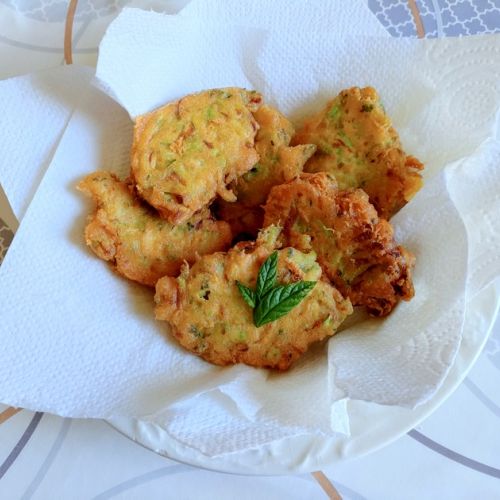 Zucchini-Minz-Krapfen: ein einfaches Rezept